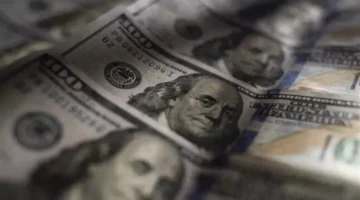 زيادة في 5 بنوك.. سعر الدولار مقابل الجنيه بمنتصف تعاملات 28 ديسمبر 2025